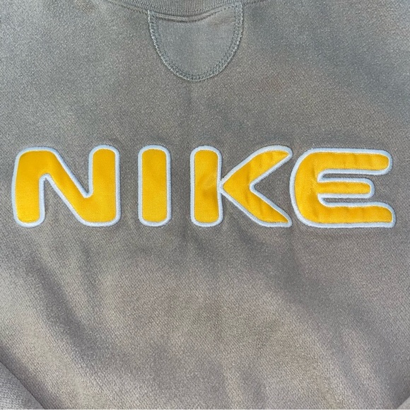 Vintage Nike Center Logo Green Men’s Sweatshirt - Picture 4 of 7